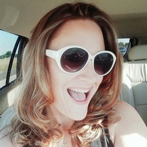 Meet your Posher, Noelle